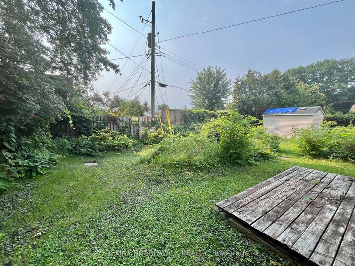 Property Photo: 1363 Duford Drive ON K1E 1E3