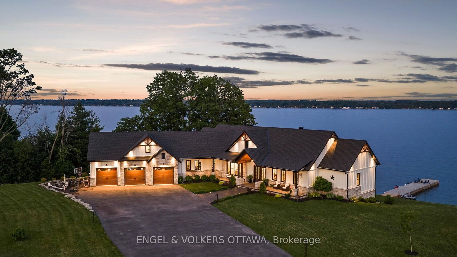 Property Photo: 5 Shoreside Way ON K6V 5T1