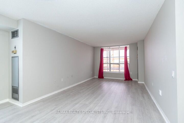 Property Photo: 21 Overlea Boulevard 1309 ON M4H 1P2