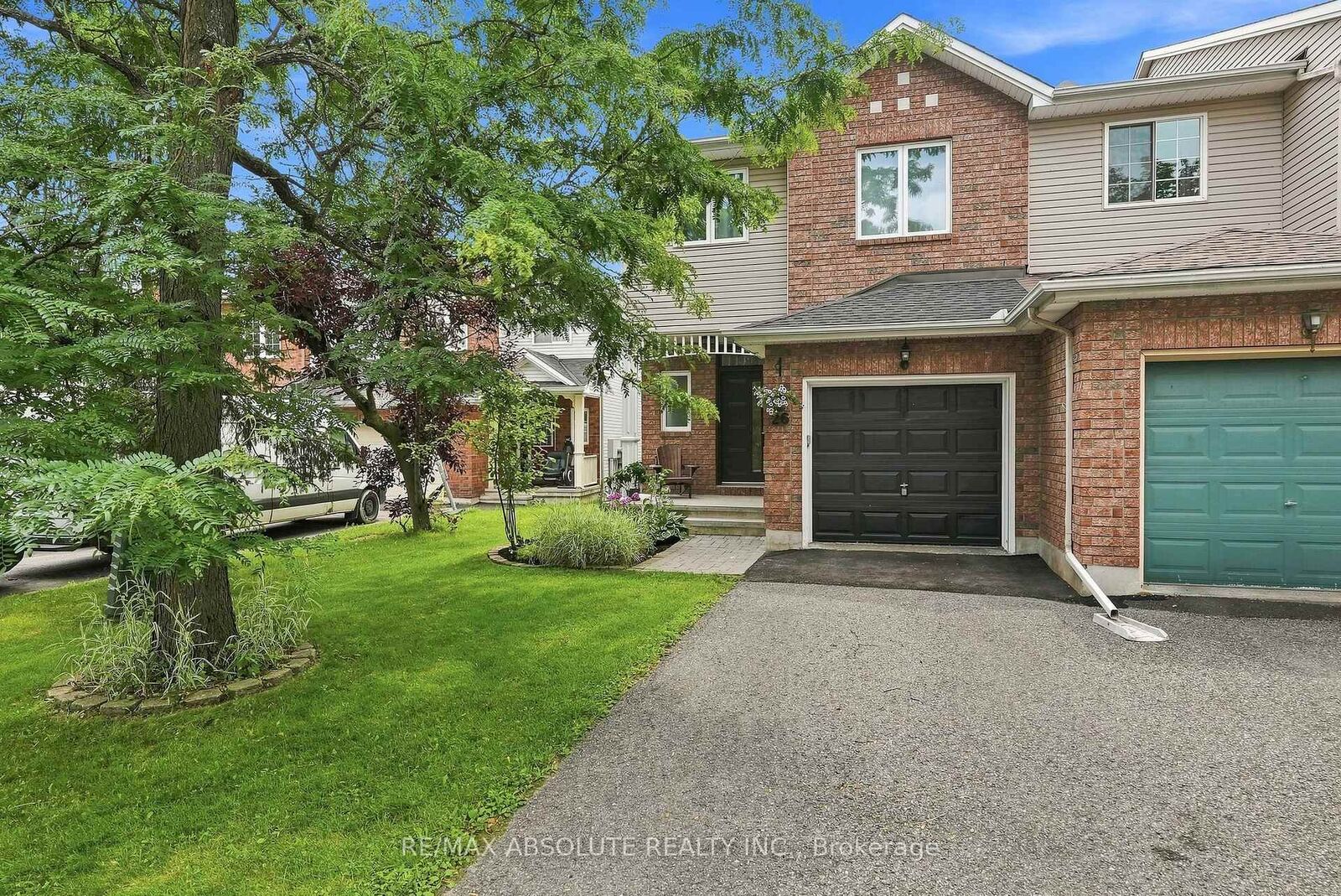 Property Photo:  26 Milner Downs Crescent  ON K2M 2S3 