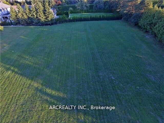 655 Woodland Acres Crescent — photo 1