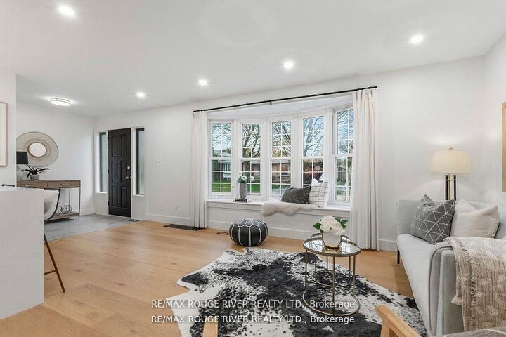 Photo de la propriété: 27 Archer Drive ON L1S 2Z3