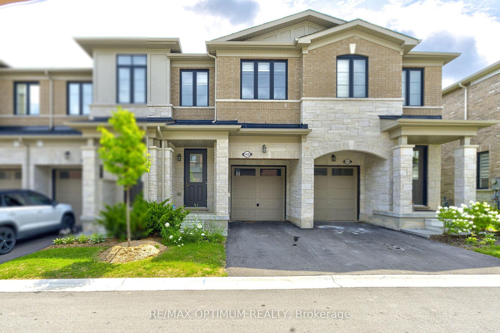 Property Photo: 1420 Oakmont Common ON L7P 0V8