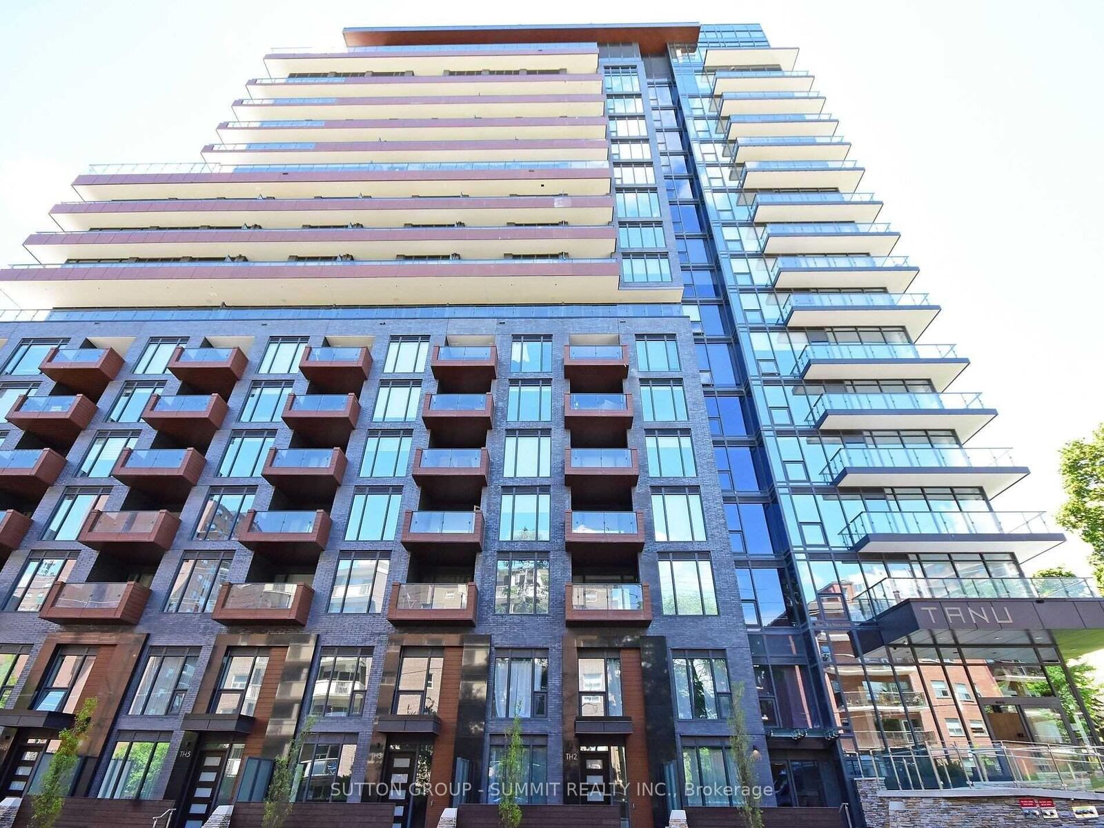 Property Photo: 21 Park Street E 1606 ON L5G 1L7