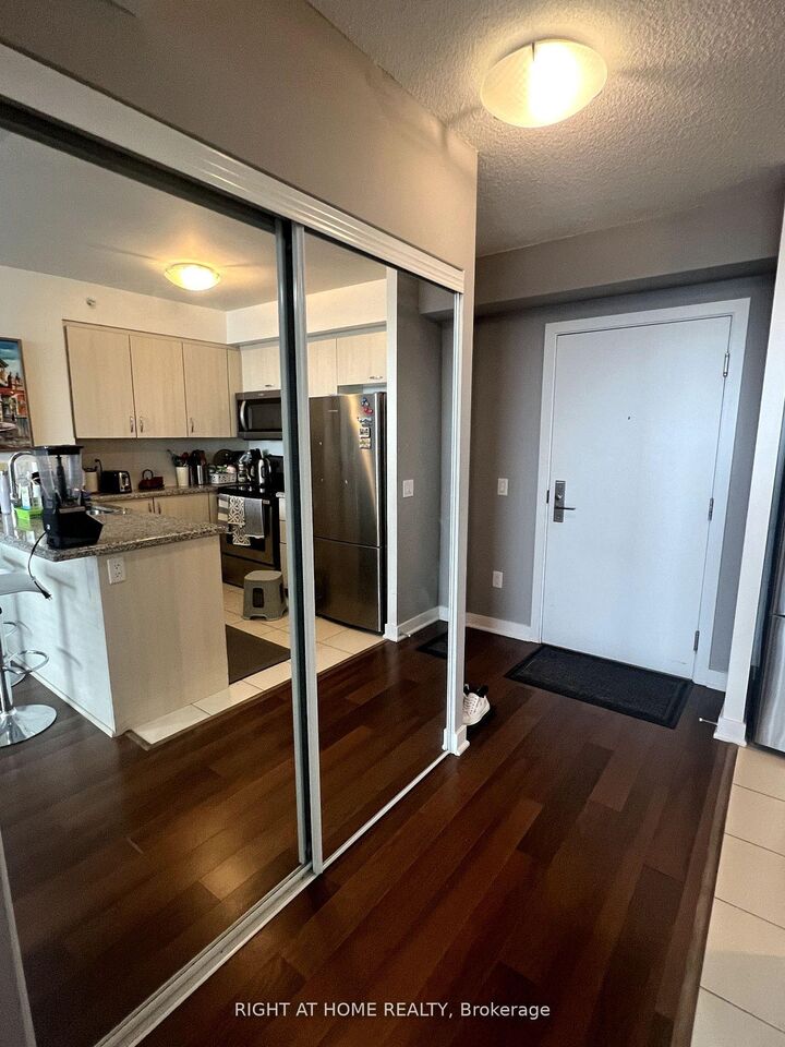 Property Photo:  5740 Yonge Street 1603  ON M2M 0B1 