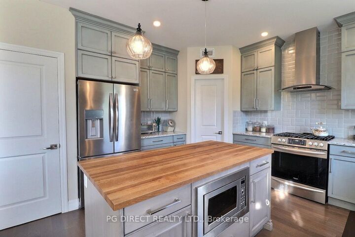 Property Photo: 196 Cherrywood Parkway ON K7R 2B9