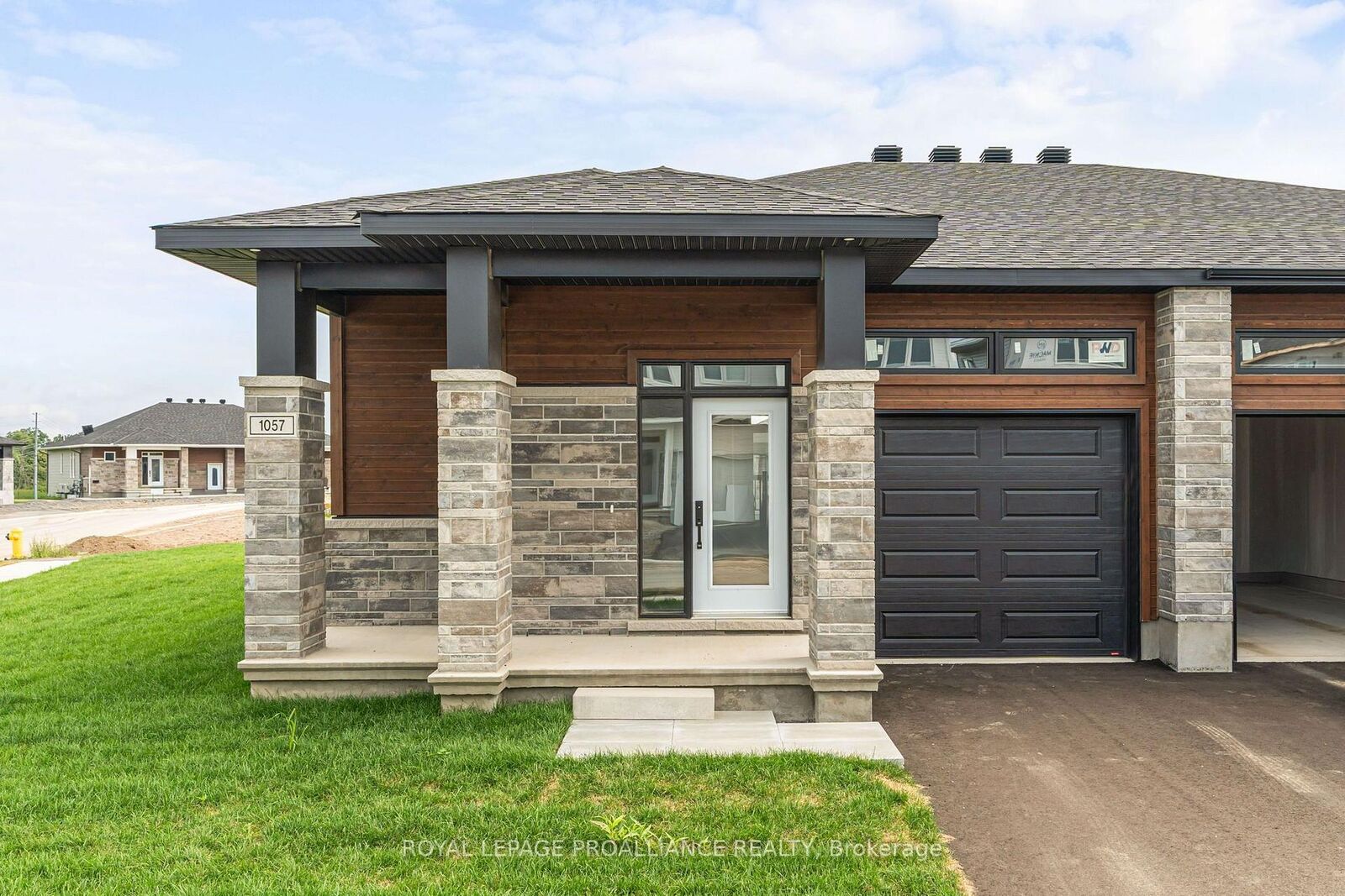 Property Photo: 1057 Moore Street ON K6V 0H1
