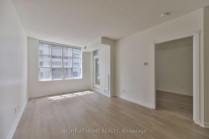 Property Photo: 438 Richmond Street W 621 ON M5V 3S6