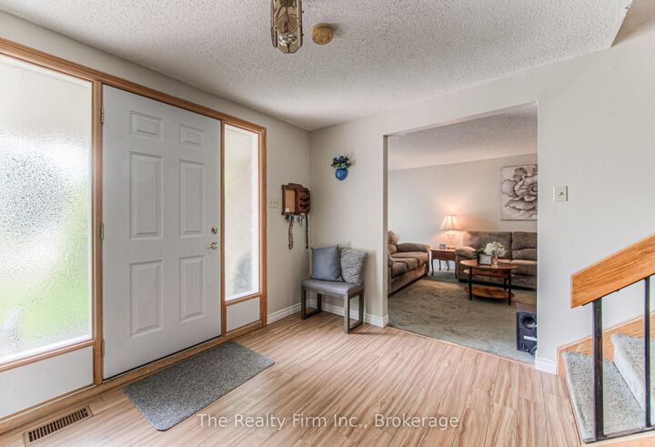 Property Photo: 82 Roseneath Crescent ON N2E 1V9