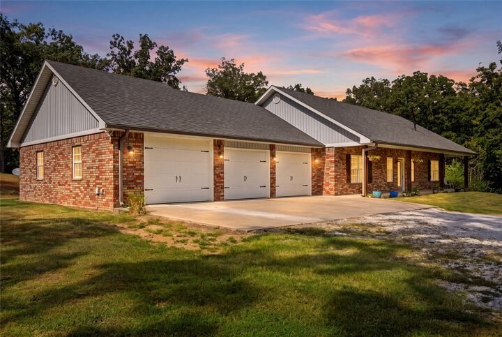 Property Photo: 452833 E 1030 Road OK 74962