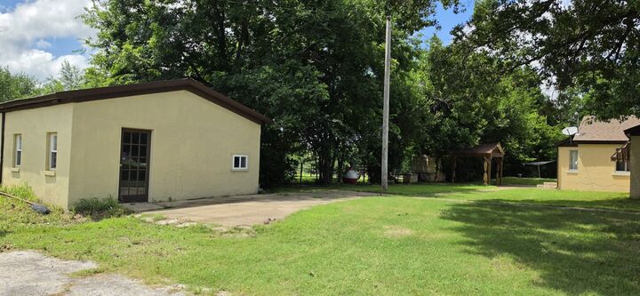 Property Photo: 407 S Adams Street N OK 74955