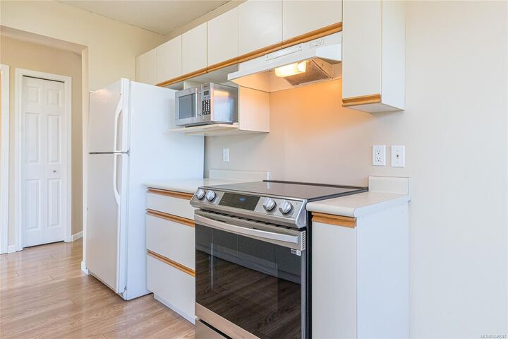 Property Photo: 435 Morison Ave #104 BC V9P 2M7