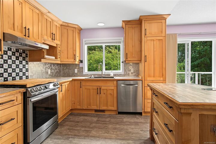 Property Photo: 73 Ranchview Dr BC V9X 1C8