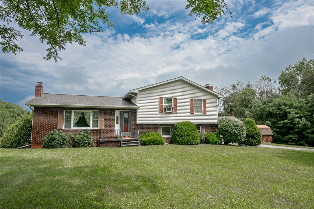 Property Photo:  121 Pearl Dr  PA 15774 
