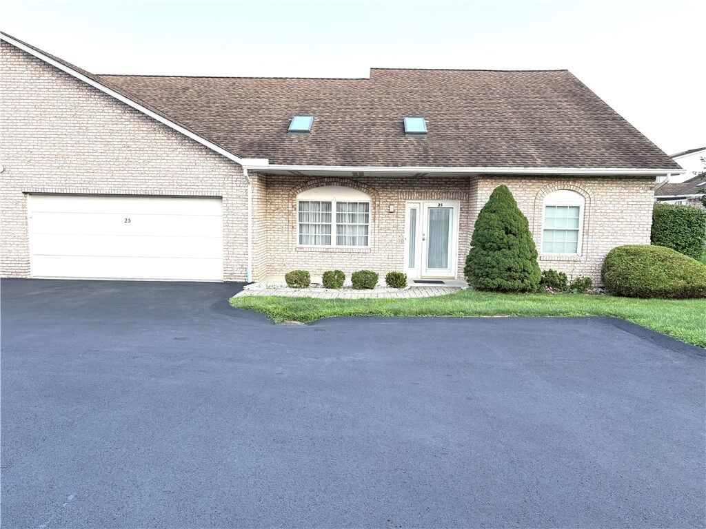 Property Photo: 2750 Iowa Dr 25 PA 15068