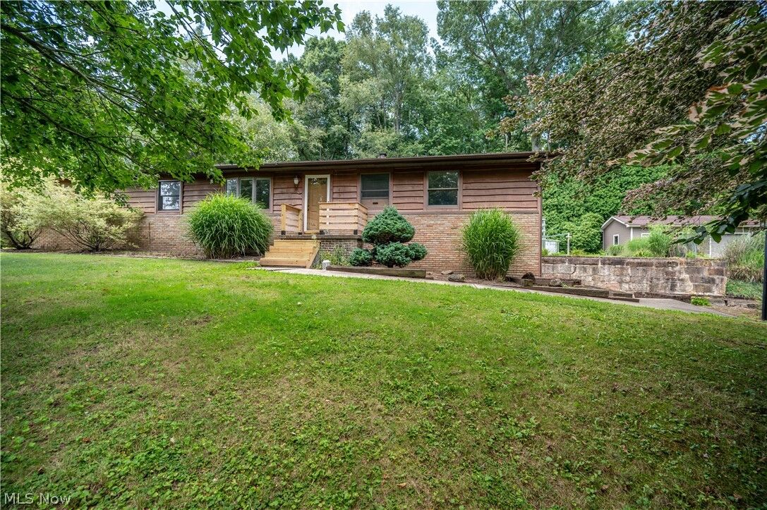 Property Photo:  493 Empire Street  OH 44431 