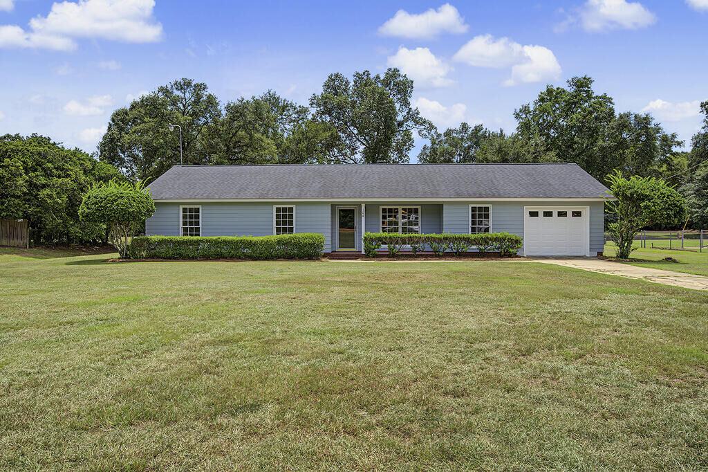Property Photo:  104 Honeysuckle  GA 31705 