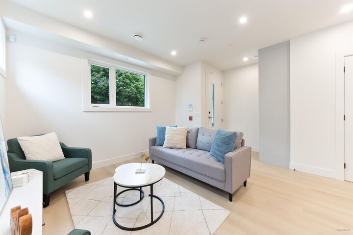 Property Photo: 7270 17th Avenue 5 BC V3N 1K9