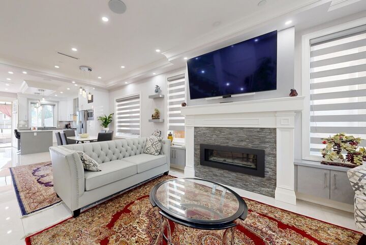 Property Photo: 556 W 62nd Avenue 1 BC V6P 2C9