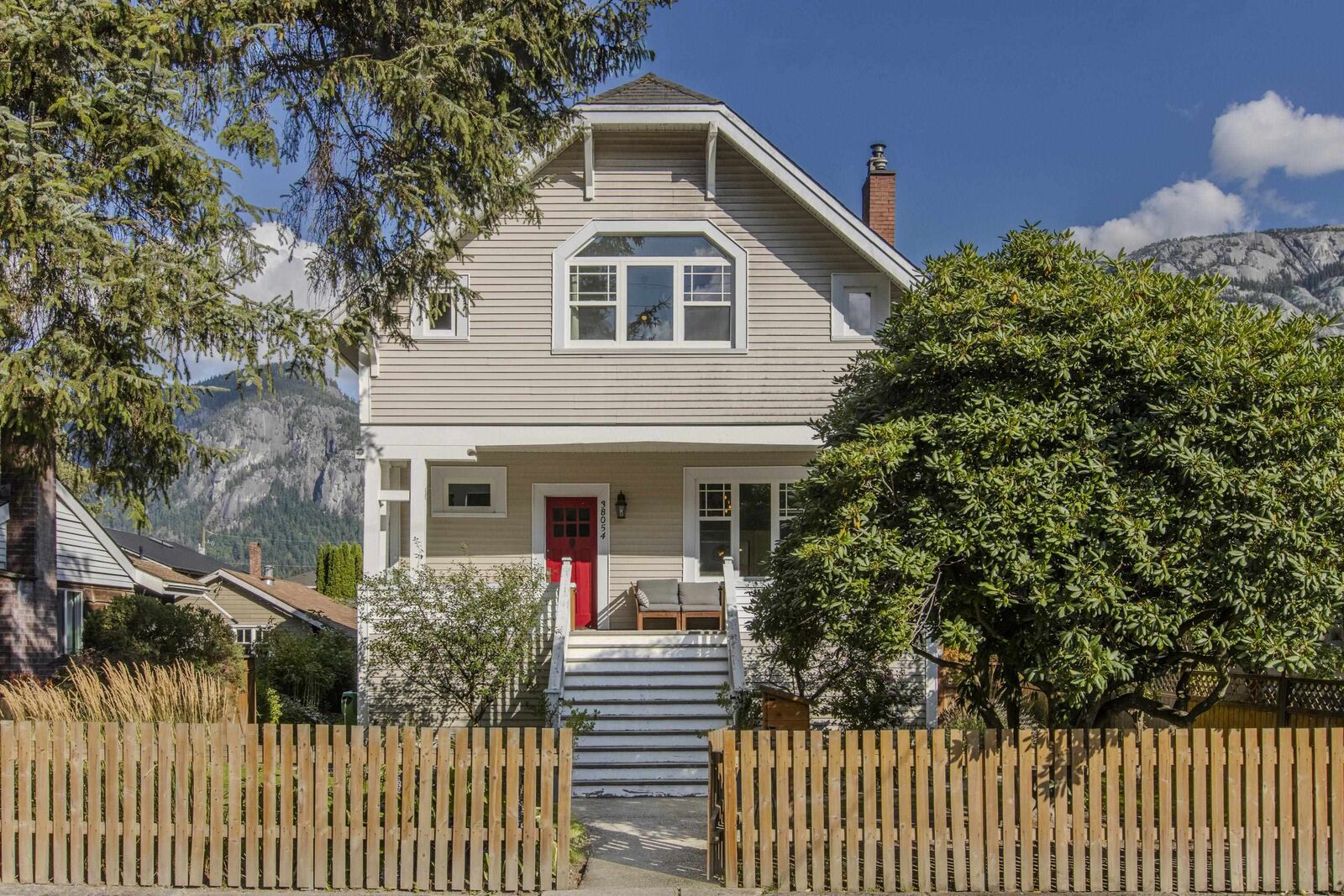 Property Photo: 38054 Fifth Avenue BC V8B 0B6