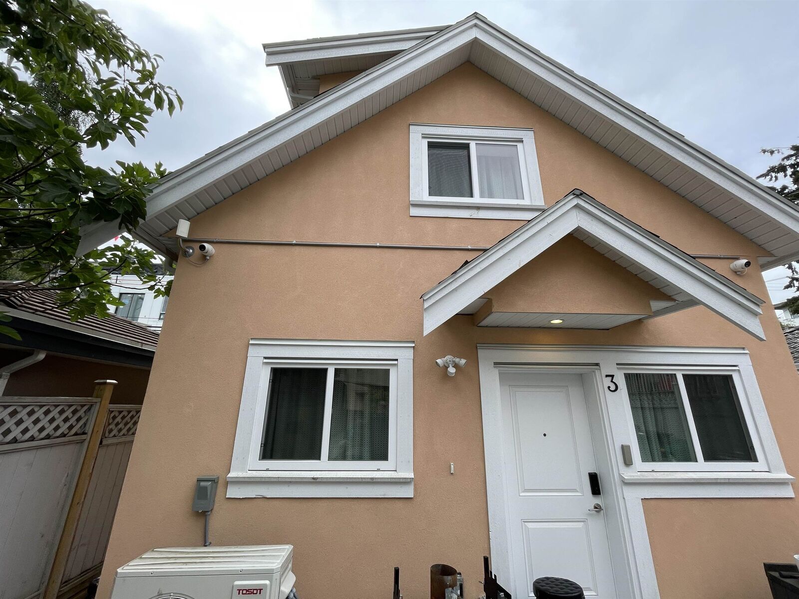 Property Photo:  276 W 48th Avenue Laneway  BC V5Y 2Y8 