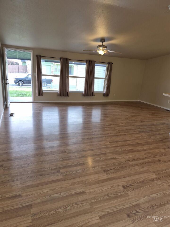 Property Photo: 1470 Windmere Dr ID 83647