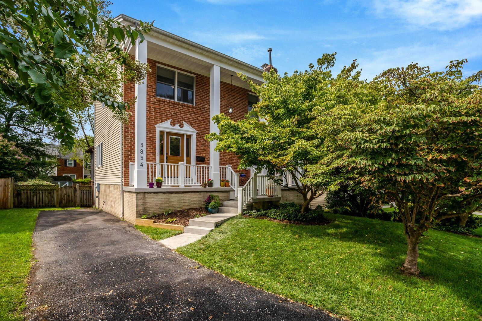Property Photo: 5854 26th Street N VA 22207