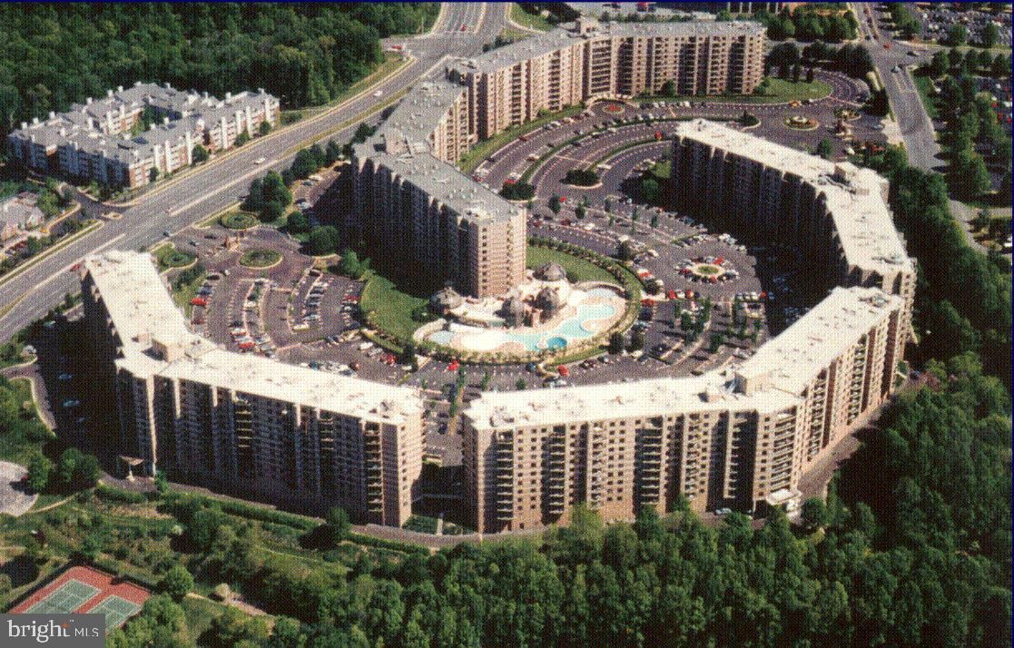 Property Photo:  8350 Greensboro Drive 422  VA 22102 