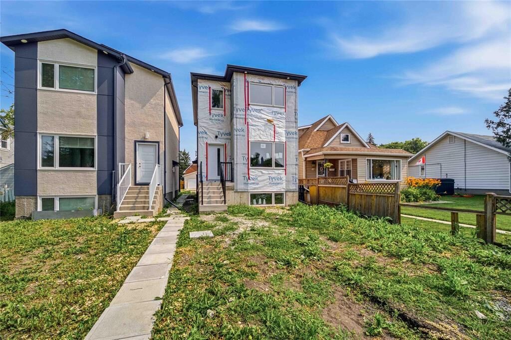 Property Photo: 49 Lansdowne Avenue MB R2W 0G1