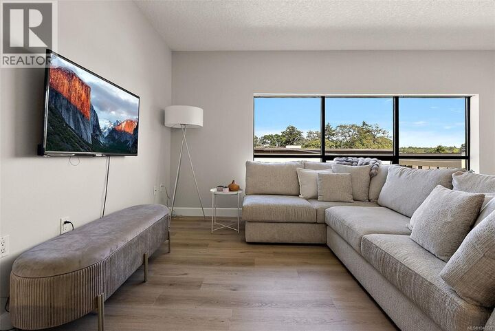 Property Photo:  870 Short Street 419  BC V8X 2V5 