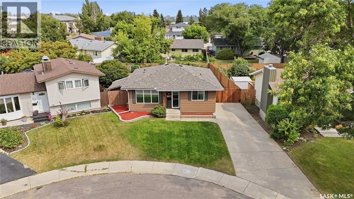 Property Photo: 118 Dundurn Place SK S7M 4C3