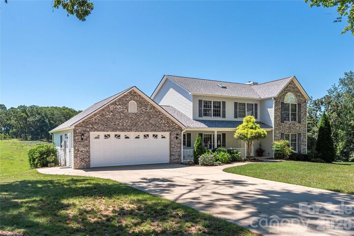 Property Photo:  35 Forest Knoll Drive  NC 28787 
