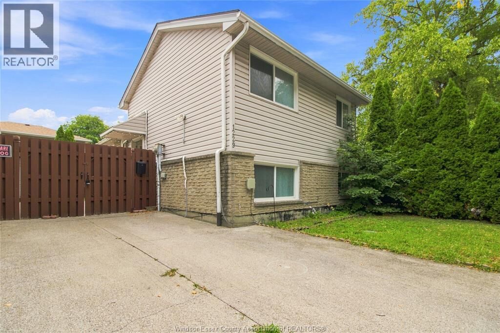 Property Photo:  1229 Arncliffe Place  ON  