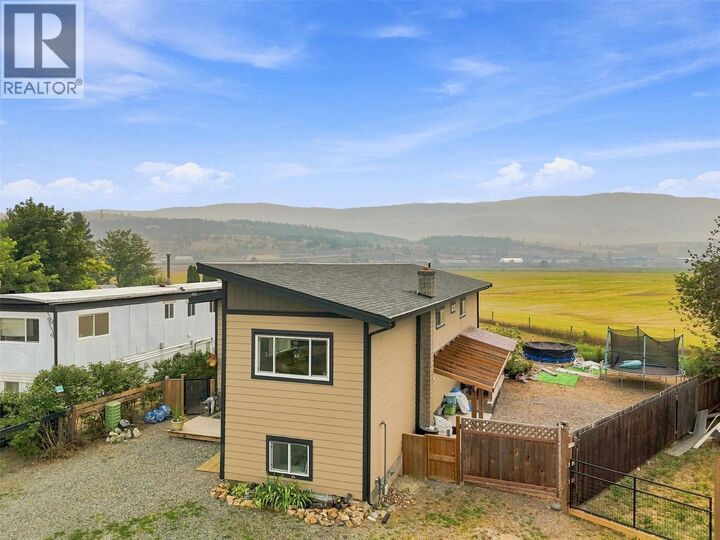 Property Photo:  159 Zirnhelt Road 7  BC V2H 3B0 