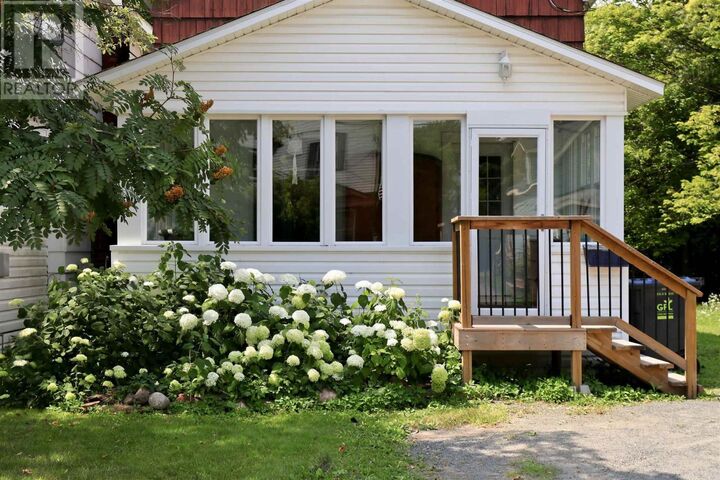 Property Photo: 317 Wilson St ON P6B 2K7