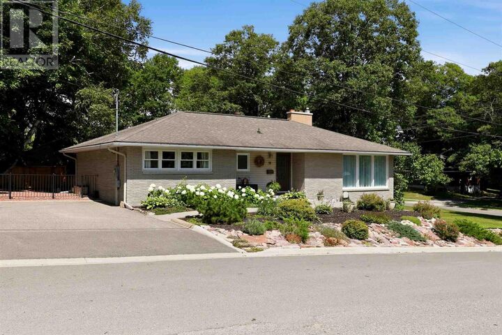 Property Photo:  10 Thorneloe Cres  ON P6A 4J3 