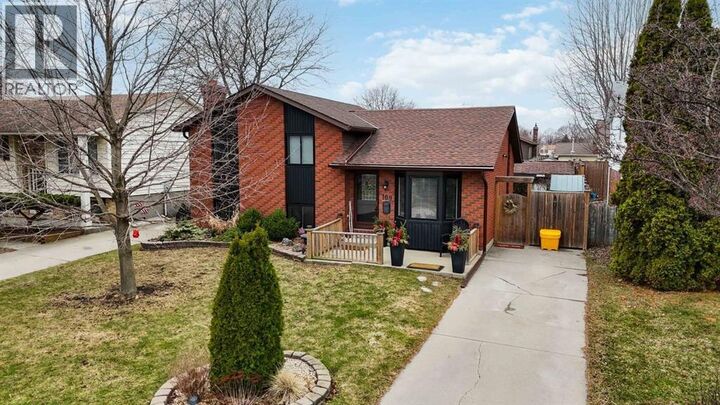 Property Photo:  109 Hastings Crescent  ON N7S 5K4 