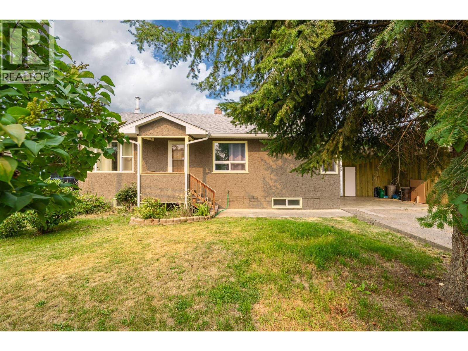 Property Photo: 609 20th Avenue South BC V0B 1G5