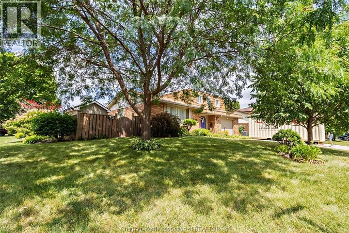 Property Photo: 70 Sioux Drive ON N7M 5S5