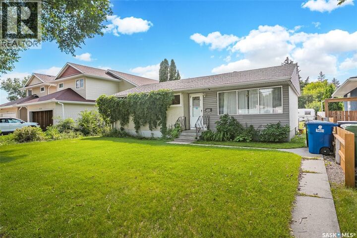 Property Photo: 421 Y Avenue S SK S7M 3J8