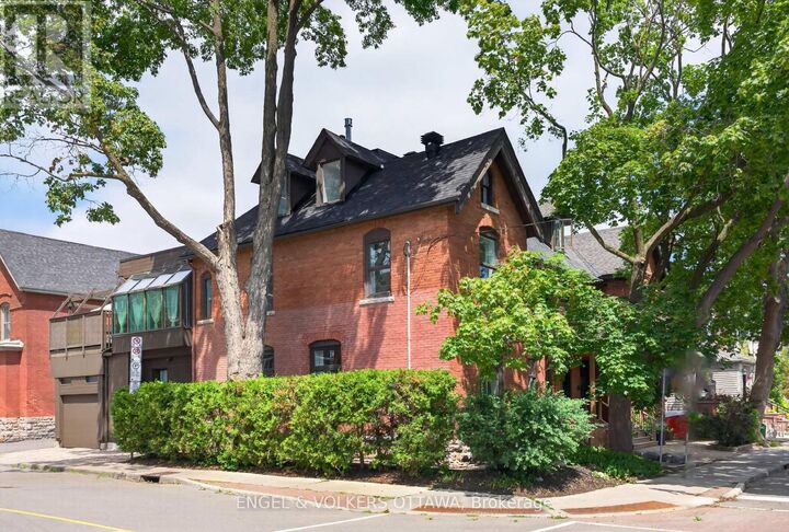Property Photo:  73 Gilmour Street  ON K2P 0N1 