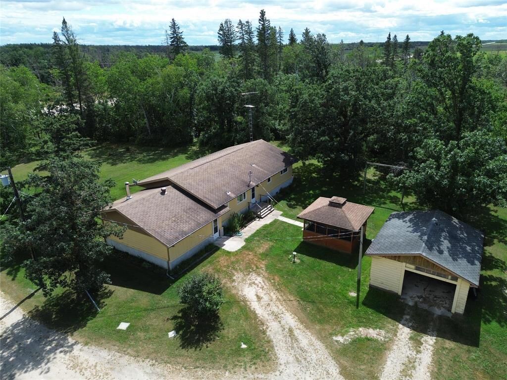 Property Photo:  122098 Pth 8 Highway  MB R0C 2R0 