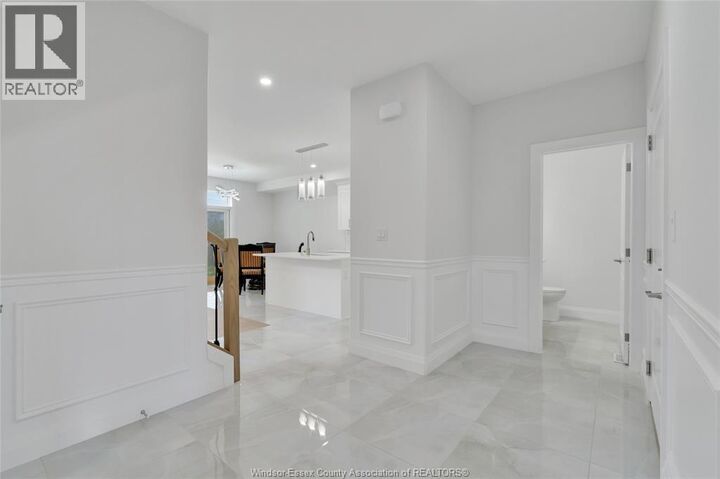 Property Photo:  33 Eagle  ON N8H 3V4 