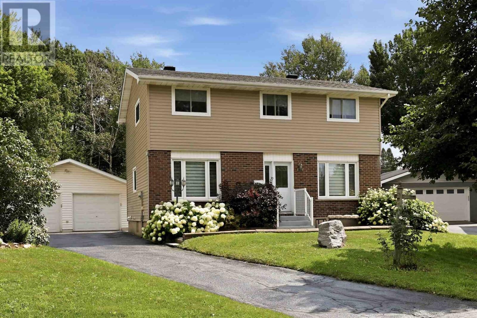 Property Photo:  203 Louise Ave  ON P6A 5X1 