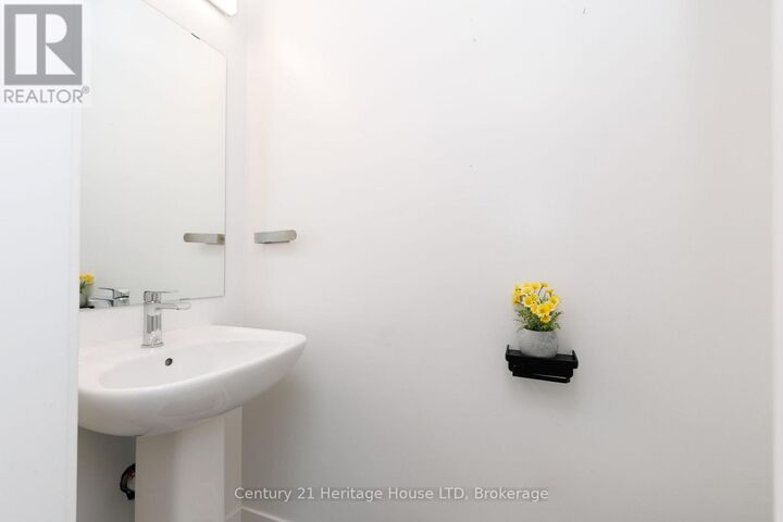 Property Photo:  1121 Cooke Boulevard 55  ON L7T 0C3 