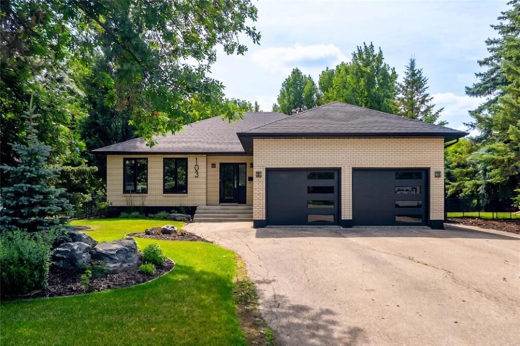 Property Photo: 103 Glenmoor Place MB R2E 0G8