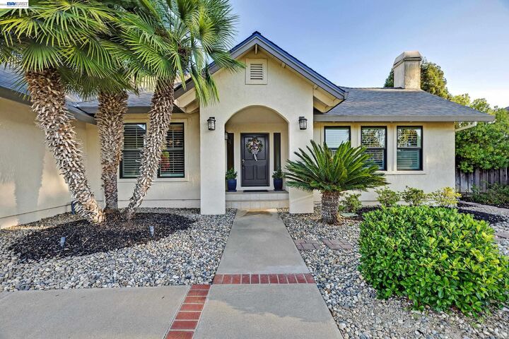 Property Photo: 511 Rhea Way CA 94550