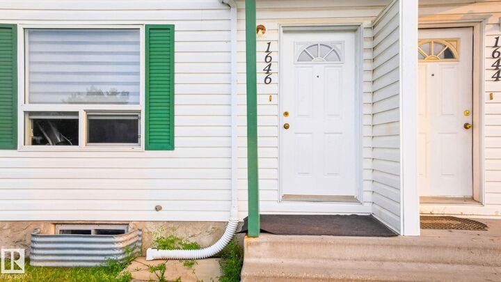 1646 Millwoods Road NW — photo 1