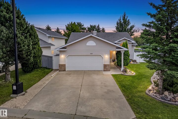 Property Photo:  3619 31 Street NW  AB T6T 1J8 