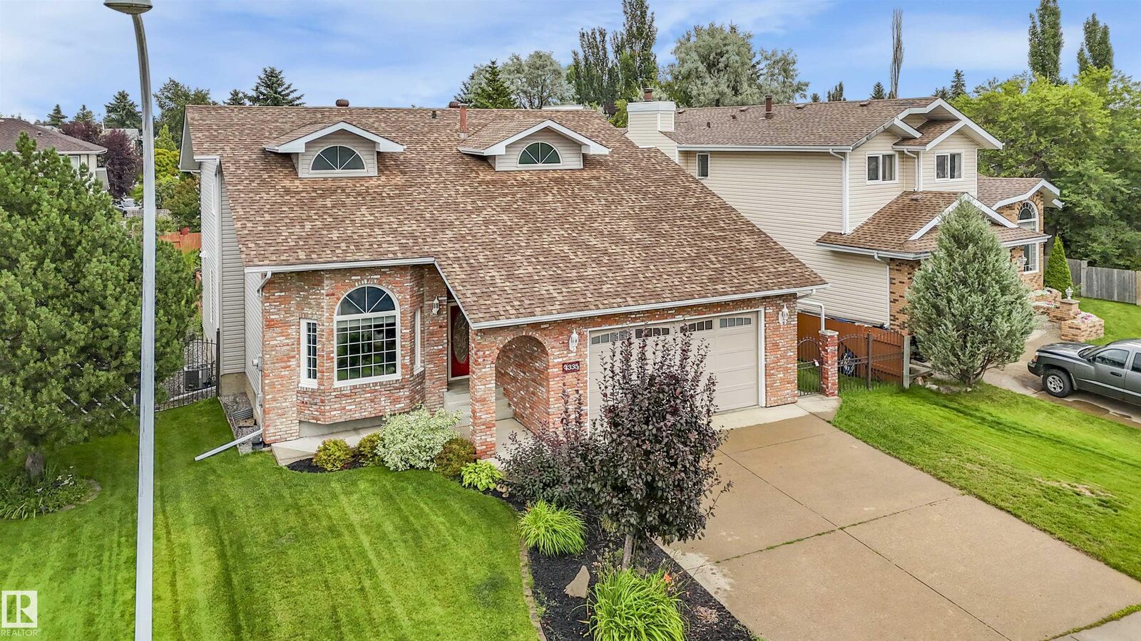Property Photo:  4335 47 Street NW  AB T6L 6J5 